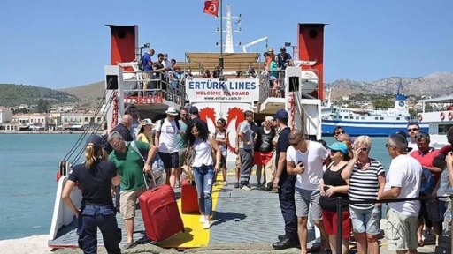 Απόβαση χιλιάδων Τούρκων τουριστών στα ελληνικά νησιά