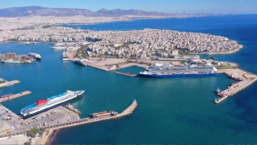 Λιμάνι Πειραιά: Πέντε θέσεις ηλεκτροδότησης για την ακτοπλοΐα μέσα στο 2024