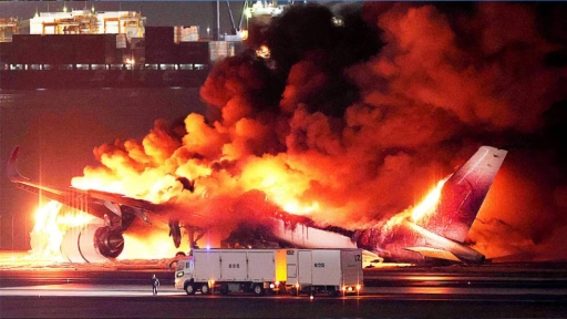Φωτιά σε αεροσκάφος της Japan Airlines στην προσγείωση