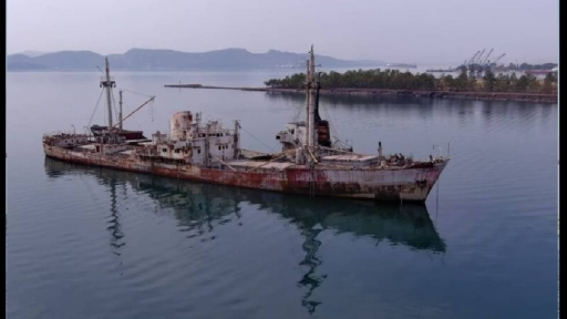 Σαν πλοίο που ναυάγησε… – Το εφοπλιστικό όνειρο του Σταμάτη Κόκοτα σκουριάζει στην Παραλία Ασπροπύργου